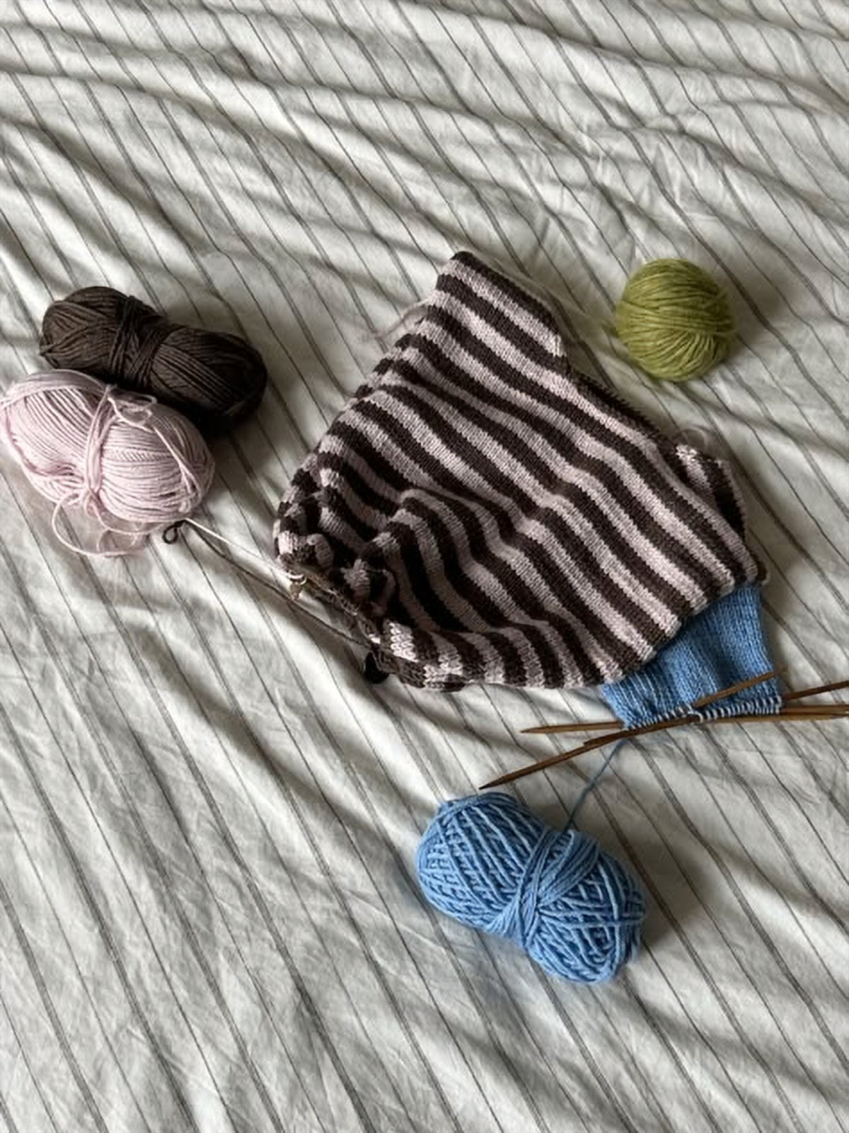 Holger sweater strikket til baby eller barn